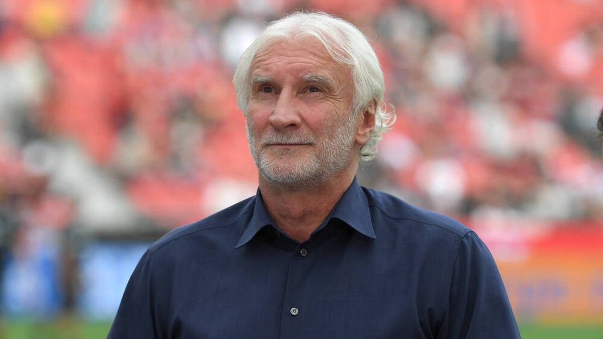 Rudi Völler hört nach der Saison als Geschäftsführer Sport bei Bayer 04 Leverkusen auf. Die vorerst letzte Chance auf den Meistertitel für Völler liegt in den Händen von Trainer Seoane mit dem aktuell 3.Tabellenplatz.