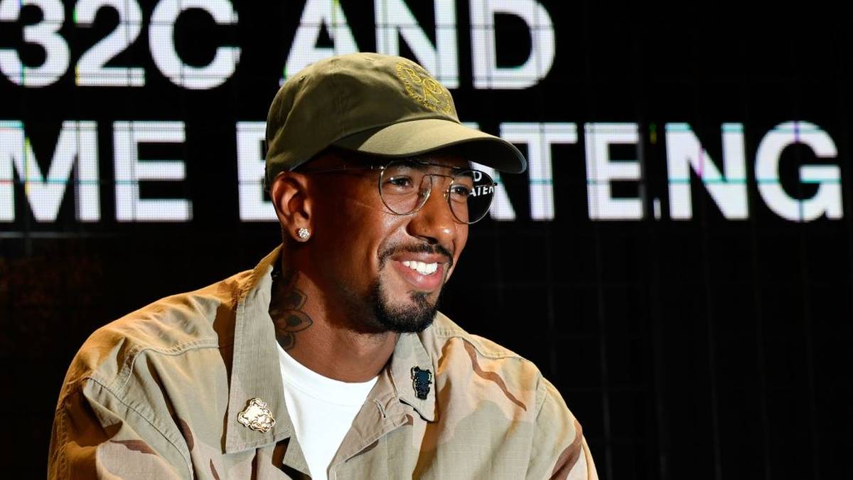 JÉRÔME BOATENG: Unter den deutschen Fußballern ist Jérôme Boateng der prominenteste Designer. Seine Brillenkollektion "JB" wurde hoch gelobt. Seine Affinität für Mode hat Boateng von seinem Vater geerbt, der früher in einem Modegeschäft gearbeitet hat