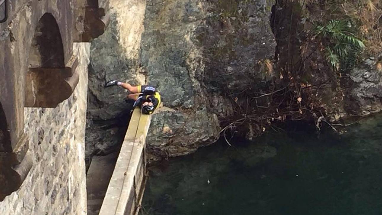 Radprofi überlebt Sturz von Brücke