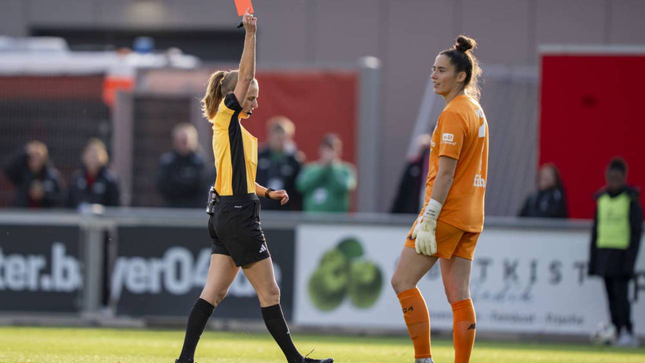 Blitz-Rot für Bayer-Torhüterin