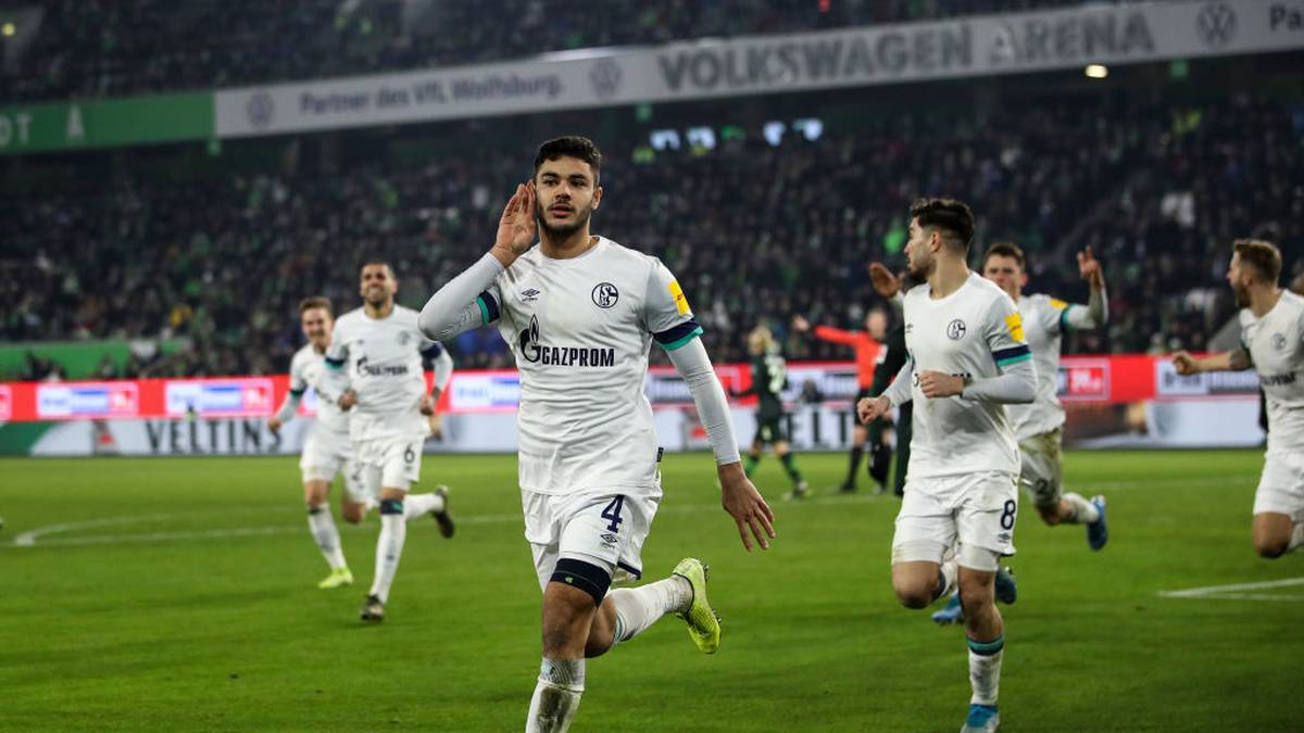 Die Mannschaft zeigt sich geschlossen, Neuzugänge wie Ozan Kabak sind gut integriert. Die Hinrunde endete zwar mit zwei Remis, Rang fünf mit sieben Punkten Rückstand auf die Spitze lässt dennoch von Europa träumen. Zumal Schalke nur aufgrund der Tordifferenz hinter dem Rivalen BVB liegt