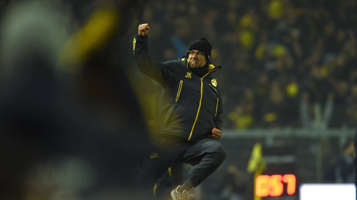 Klopp fliegt wieder! Dem Dortmunder Trainer dürfte ein Stein vom Herzen fallen