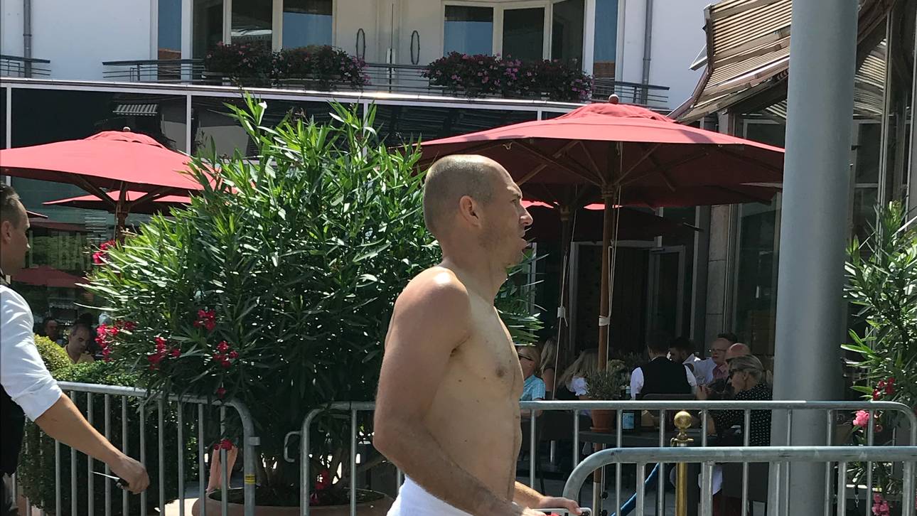 Auch Arjen Robben musste sich abkühlen