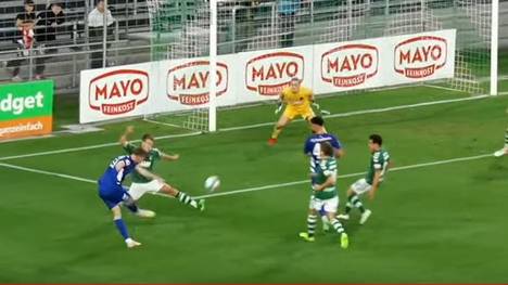 Der FC Schalke 04 gewinnt sein Testspiel beim VfB Lübeck mit 2:0. Marius Bülter sorgt mit seinem Traumtor für das große Highlight des Spiels.