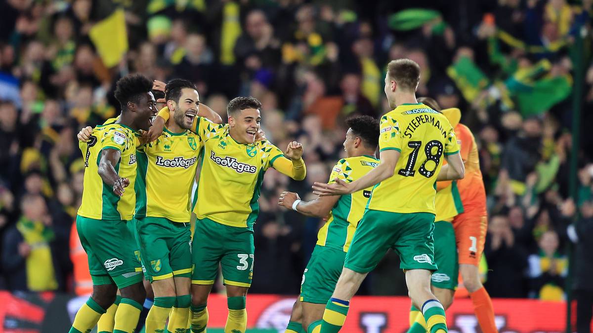 Die ersten beiden Aufsteiger stehen auch schon fest: Norwich City macht den Sprung in die Premier League perfekt. In dem Team von Trainer Daniel Farke stehen acht Deutsche
