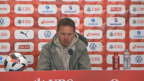 Nico Schlotterbeck erwischte beim 4:3-Sieg im Testspiel gegen die Schweiz einen gebrauchten Tag. Der Innenverteidiger war durch seine Fehler mitverantwortlich bei zwei Gegentreffern. So ordnet Bundestrainer Julian Nagelsmann die Leistung des BVB-Akteurs ein.