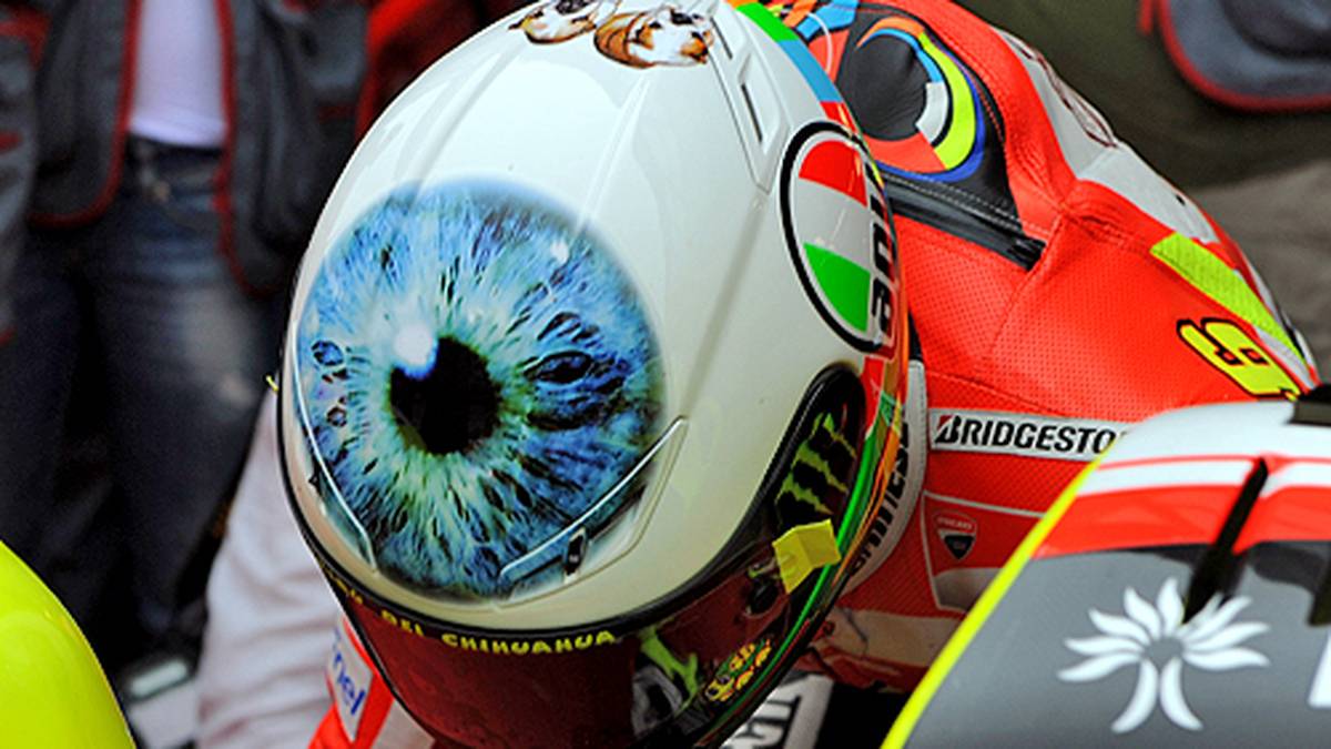 Ein Markenzeichen von Rossi sind seine extravaganten Helmdesigns. Dieses gigantische Auge ist geradezu furchteinflössend