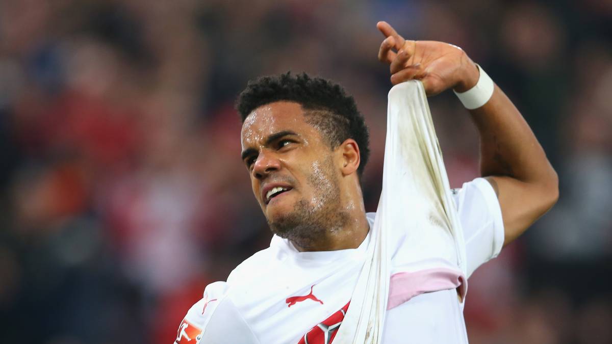 Nur acht Minuten später erfolgt die Antwort des VfB: Daniel Didavi packt aus knapp 20 Metern den Hammer aus und drischt die Kugel in den linken Winkel