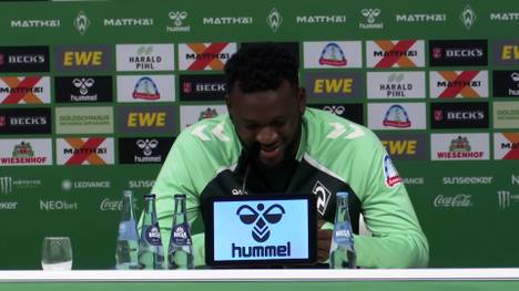 Victor Boniface ist der Königstransfer von Werder Bremen. Bei der Vorstellung des Nigerianers kam es zu kuriosen Momenten.