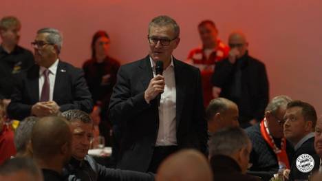Auf dem Bankett nach dem 2:1-Sieg in der Champions League spricht Bayern-Boss Jan-Christian Dreesen über die spannende Schlussphase gegen Celtic Glasgow. Ein besonderes Lob hatte der Vorstandsvorsitzende für einen Rückkehrer aus dem Lazarett. 