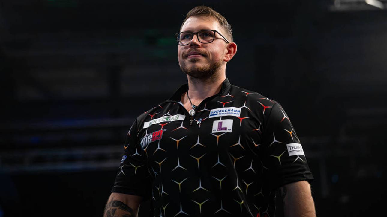 Lukas Wenig kämpft um den ersten deutschen Halbfinal-Einzug bei einem Grand Slam of Darts