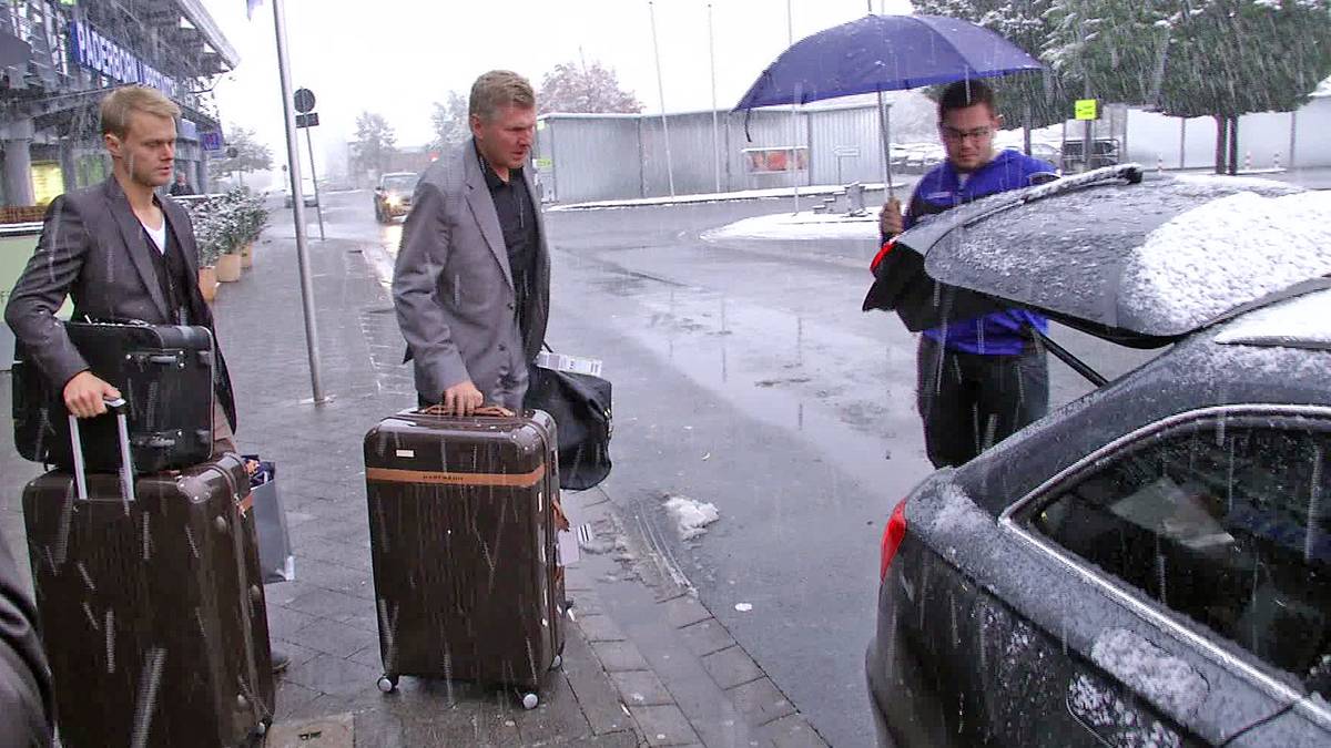 Um 8.35 Uhr landet Stefan Effenberg in Paderborn. Empfangen wird er von einem Fahrer seines neuen Vereins und östwestfälischem Schneetreiben. Da sagt der 47-Jährige glatt: "Das Wetter war hervorragend, alles war weiß. Ich dachte, ich wäre in Norwegen"