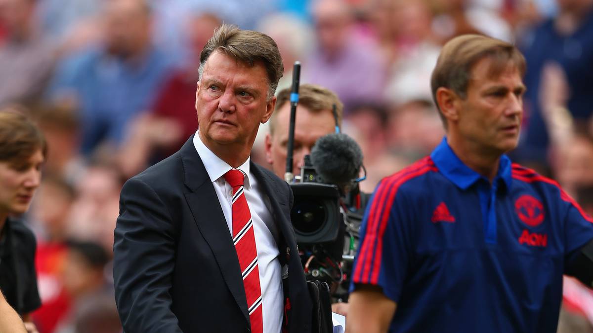 Sein ehemaliger Bayern-Coach und heutiger Teammanager Louis van Gaal hatte schon am Freitag angekündigt, Schweinsteiger werde wohl nicht von Beginn an spielen