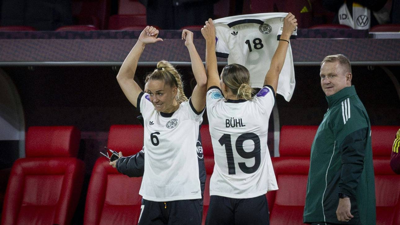 Der Torjubel von Giulia Gwinn und Klara Bühl