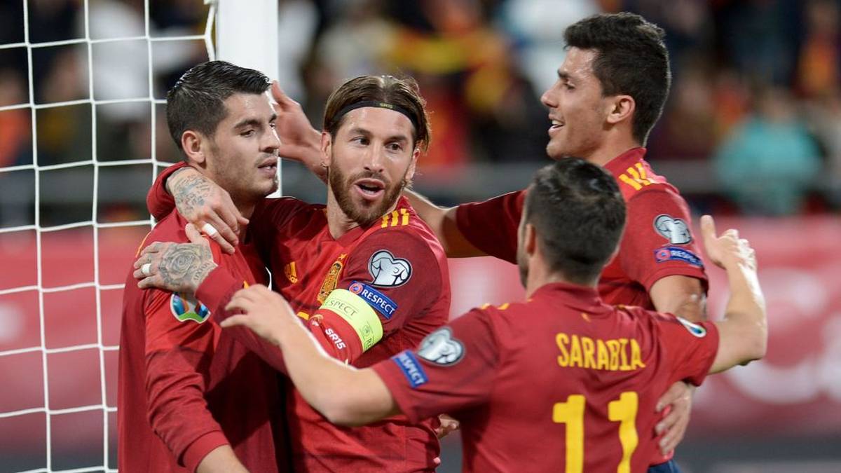 Die Art und Weise des Trainerwechsels sorgte am Dienstag in Spanien für Wirbel, vor allem Präsident Luis Rubiales steht in der Kritik. Rein Sportlich gibt die Furia Roja ein glänzendes Bild ab. U21-Europameister wie Fabián Ruiz oder Mikel Oyarzabal zählen seit Sommer zum Stamm der Seleccion um Kapitän Sergio Ramos