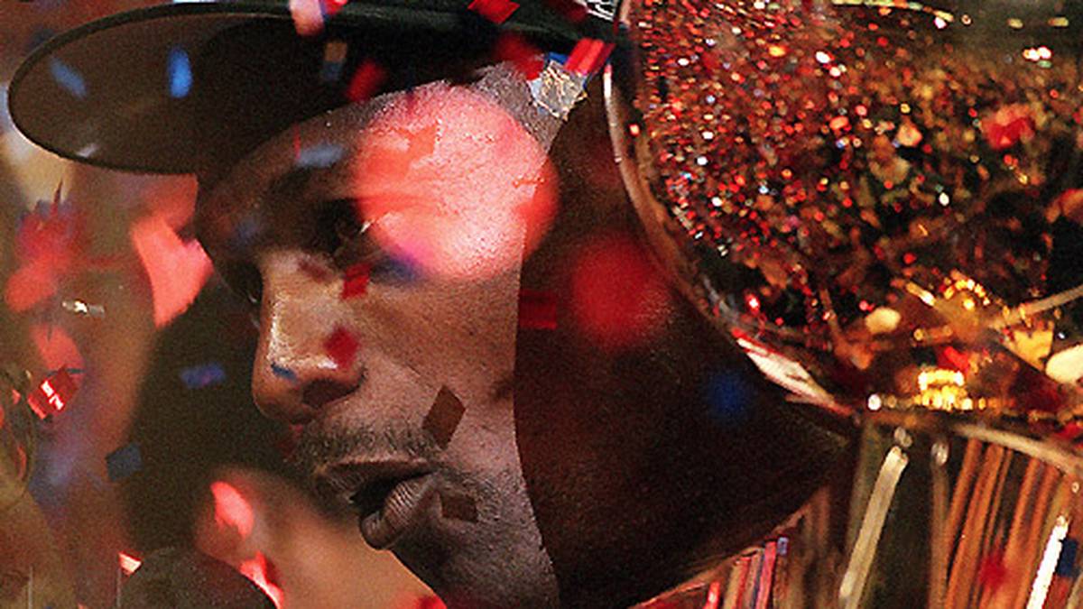 Dennoch ist Jordans Status als GOAT unumstritten. Sechs NBA-Titel, fünf MVP-Auszeichnungen, zwei Olympia-Siege und zwei Comebacks: SPORT1 blickt auf die fabelhafte Laufbahn der Legende zurück.