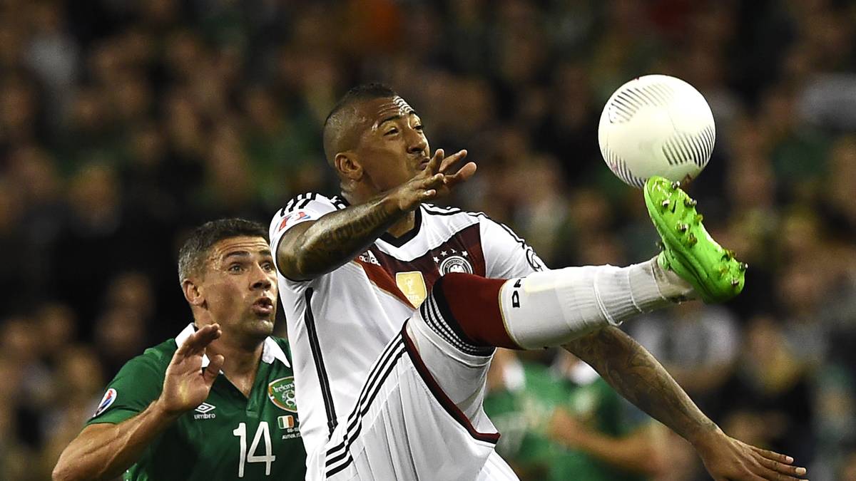 Und hoch das Bein: Der DFB-Elf fällt im zweiten Durchgang kaum noch etwas ein, Jerome Boateng und Co. sind stattdessen immer öfters in der Defensive gefordert