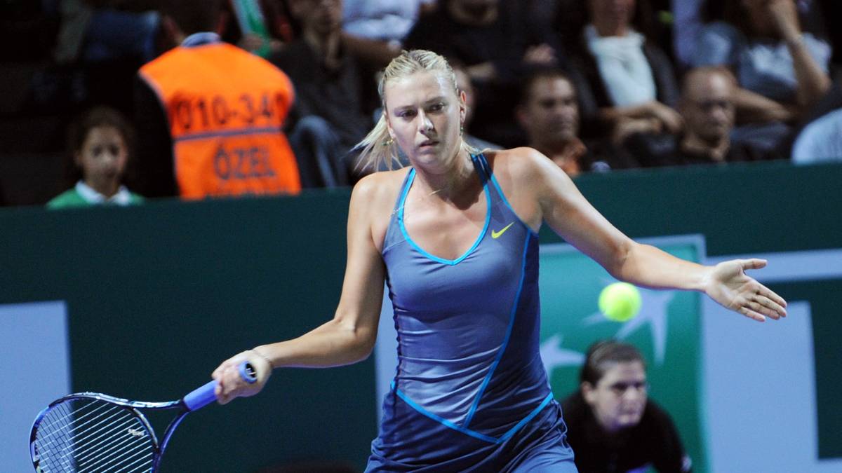 Der Erstrundensieg gegen Tamarine Tanasugarn ist für Maria Scharapowa  im Januar 2011 ein Spaziergang - danach beginnt der Spießrutenlauf: Die Russin fühlt sich von einem neuseeländischen "Journalisten" belästigt, der in ihrer Pressekonferenz bei den Australian Open in Melbourne auftaucht. "Oh Gott, Sie verfolgen mich, das ist nicht richtig", sagt die Blondine, die den Mann als "Stalker" bezeichnet