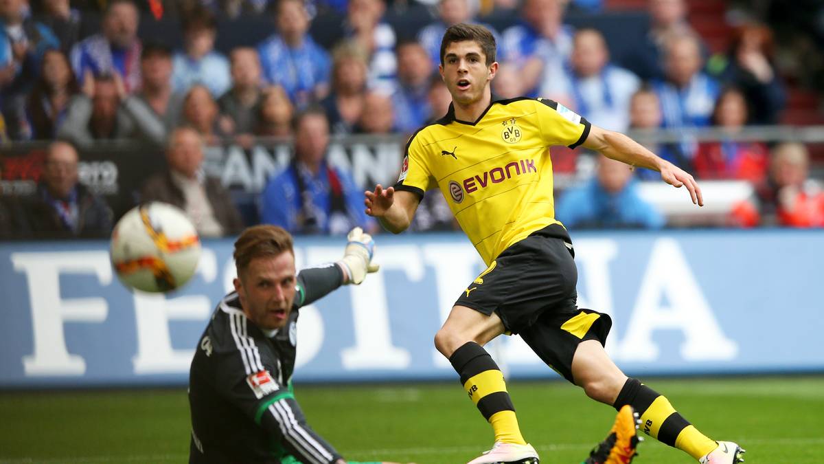 BVB-Youngster Christian Pulisic (h.) sorgt für viel Betrieb - und vergibt die erste Großchance des Spiels 