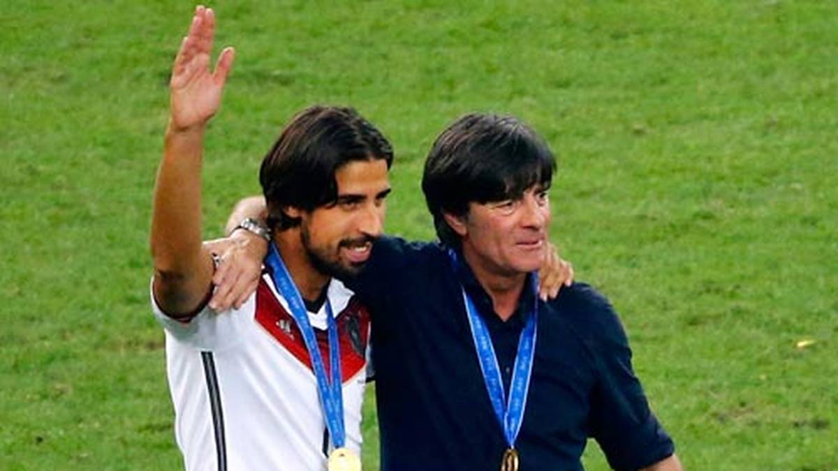 Sami Khedira (l.) gewann in diesem Jahr sowohl die Champions League als auch die Weltmeisterschaft
                  