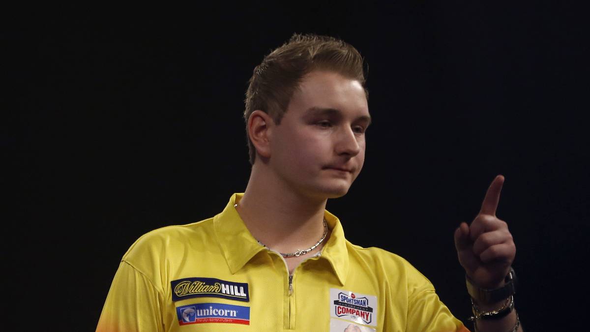 Auch wenn er bisweilen wie ein Fahrschüler beim Rückwärtseinparken aussieht: Van den Bergh hält das Duell lange offen