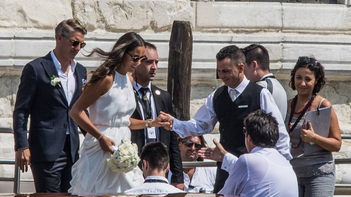 Per Boot geht es nach der Trauung zur Hochzeitsparty