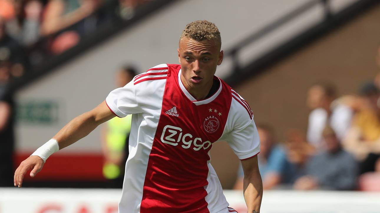 Ajax schockt FC Bayern spät