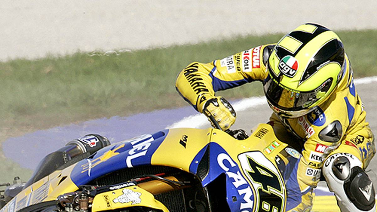 Nach fünf WM-Titeln in Folge beginnt die Saison 2006 für Valentino Rossi mit einem Sturz. Nach technischen Problemen in den nächsten Rennen liegt "The Doctor" in der Gesamtwertung schon früh in der Saison weit zurück