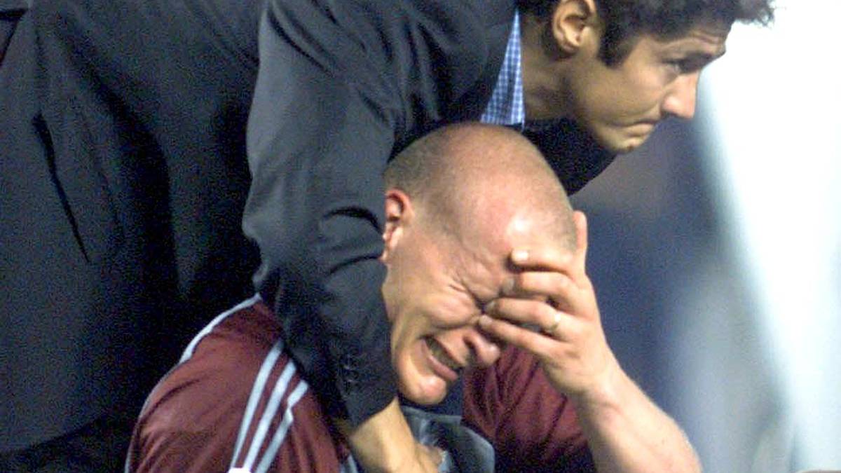 RANG 8: Die Aufholjagd von Manchester United gegen den FC Bayern München im Champions-League-Finale 1999 liegt vielen Münchnern immer noch schwer im Magen. Bereits in der sechsten Minute trifft Mario Basler zur Führung. Die Engländer drehen in der ersten und dritten Minute der Nachspielzeit in Person von Teddy Sheringham und Ole Gunnar Solskjaer die Partie zum 2:1-Endstand und lösen damit nicht nur bei Carsten Jancker Tränen aus