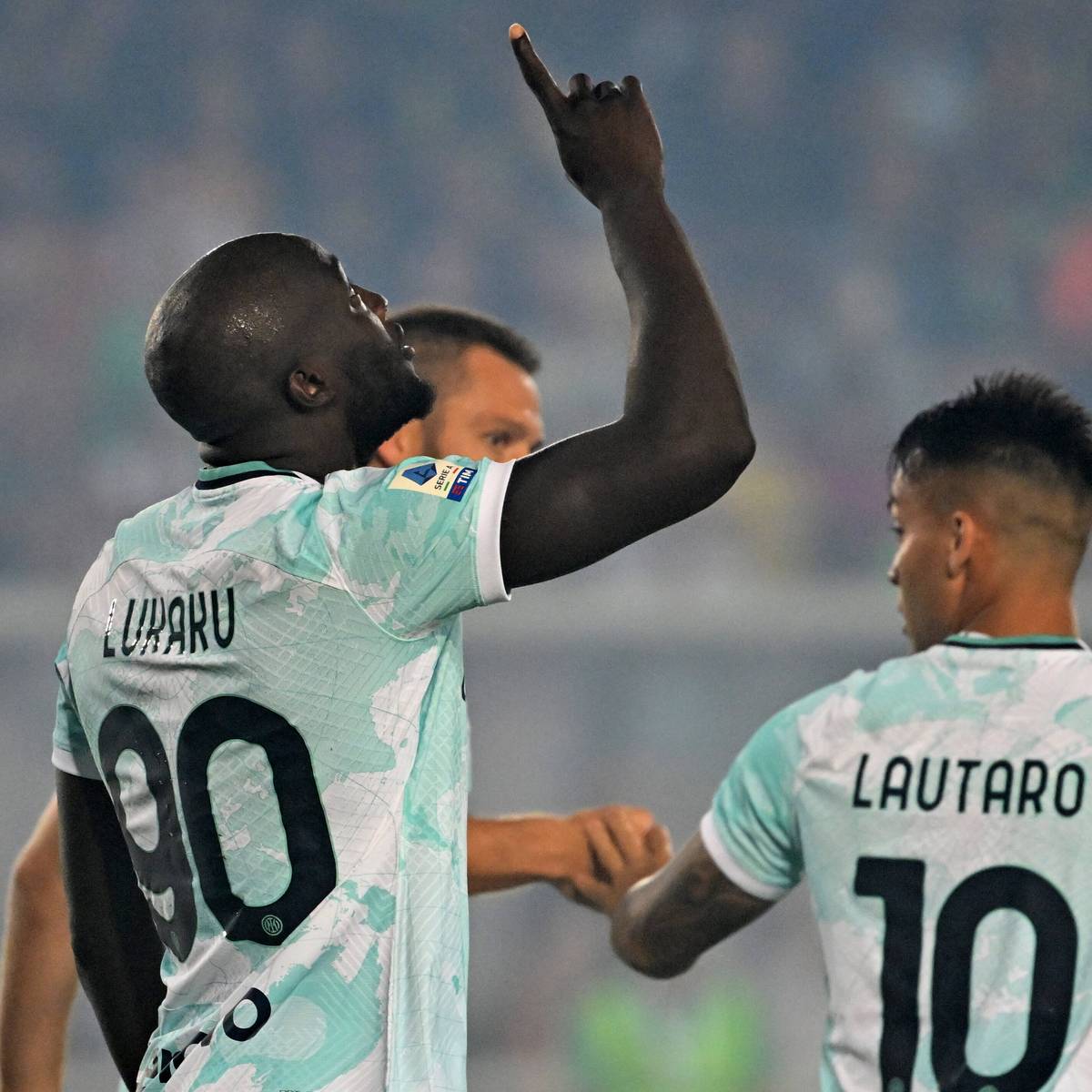 Romelu Lukaku braucht bei seiner Inter-Rückkehr wenig Anlaufzeit. Ante Rebic trifft für den AC Mailand doppelt.