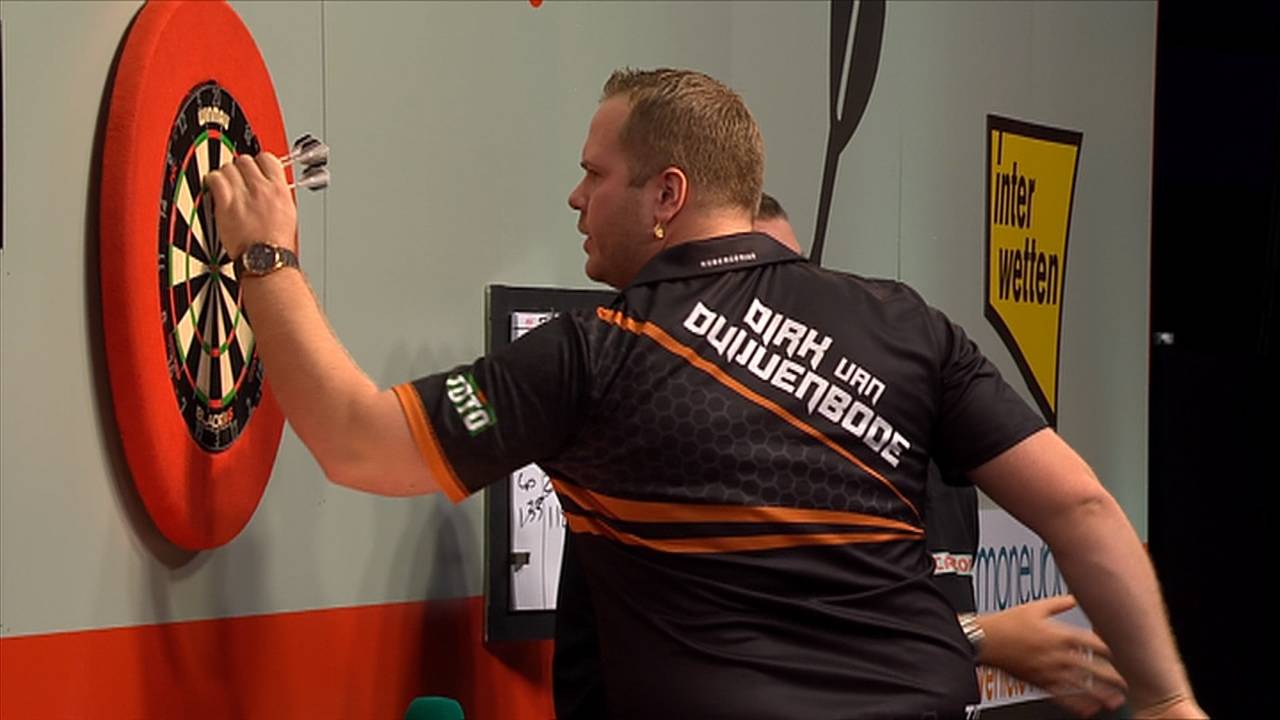 European Darts Championships: Dirk van Duijvenbode siegt 6:3 gegen Madars Razma