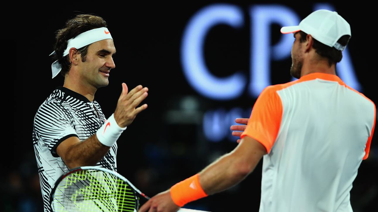 Federer feiert besiegten Zverev