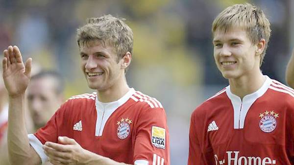 Sein Geld verdient Müller (l.) beim FC Bayern. Bereits im zarten Alter von elf Jahren wechselt er vom TSV Pähl zu den Münchnern, seit 2009 ist er Profi. Sein Bundesliga-Debüt gibt der inzwischen 25-Jährige aber bereits am 15. August 2008 beim 2:2 gegen den Hamburger SV - damals noch unter Trainer Jürgen Klinsmann