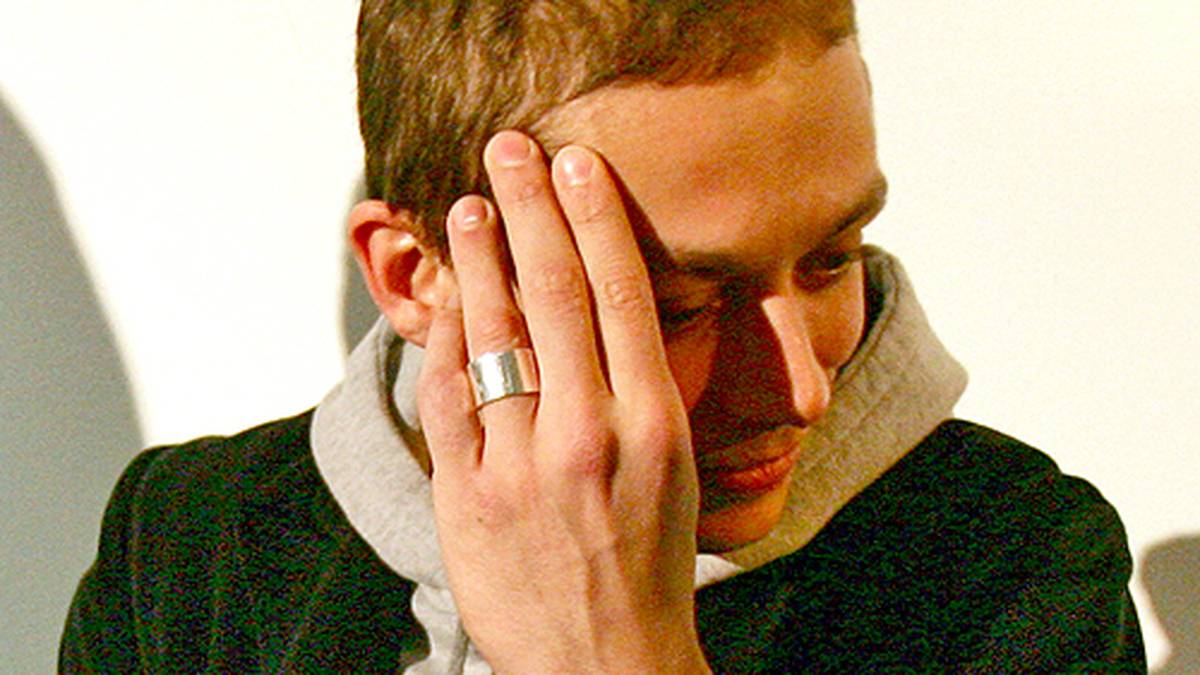 Auch 2007 bleibt Rossi ohne Titel und schreibt abseits der Strecke unschöne Schlagzeilen: Verdacht auf Steuerhinterziehung! Eine Summe von rund 112 Millionen Euro steht im Raum. Doch nach einer Zahlung von 35 Millionen Euro wird das Verfahren eingestellt