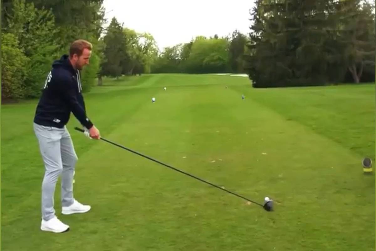 Bayern-Star Harry Kane kann nicht nur im Fußball abliefern. Auch im Golfen hat es der 31-Jährige drauf, wie er in diesem Video beweist.