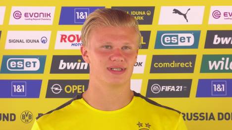  Erling Haaland zeigt sich mächtig beeindruckt von Youssoufa Moukoko. Er selbst sei mit 15 Jahren noch nicht so gut gewesen wie das Wunderkind. 