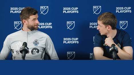 Thomas Müller spricht über sein Ankommen im Team bei den Vancouver Whitecaps. Der neben ihm sitzende Kapitän Ryan Gauld wird gelobt - bekommt es aber erst gar nicht mit.