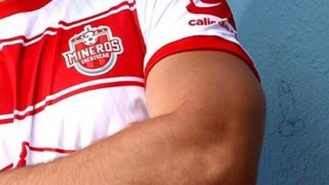 Die Trikot-Vorstellung von Mineros de Zacatecas ging so richtig schief. Den Verantwortlichen entging ein pikantes Detail auf einem der Fotos.