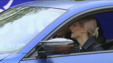 In der 2. Runde gewinnt der 19-Jährige Holger Rune gegen den deutschen Topstar Alexander Zverev. Am Sonntag krönt er sich sogar zum Sieger des Turnier ins München. Der Gewinner bekommt ein Auto, hat aber noch gar keinen Führerschein.