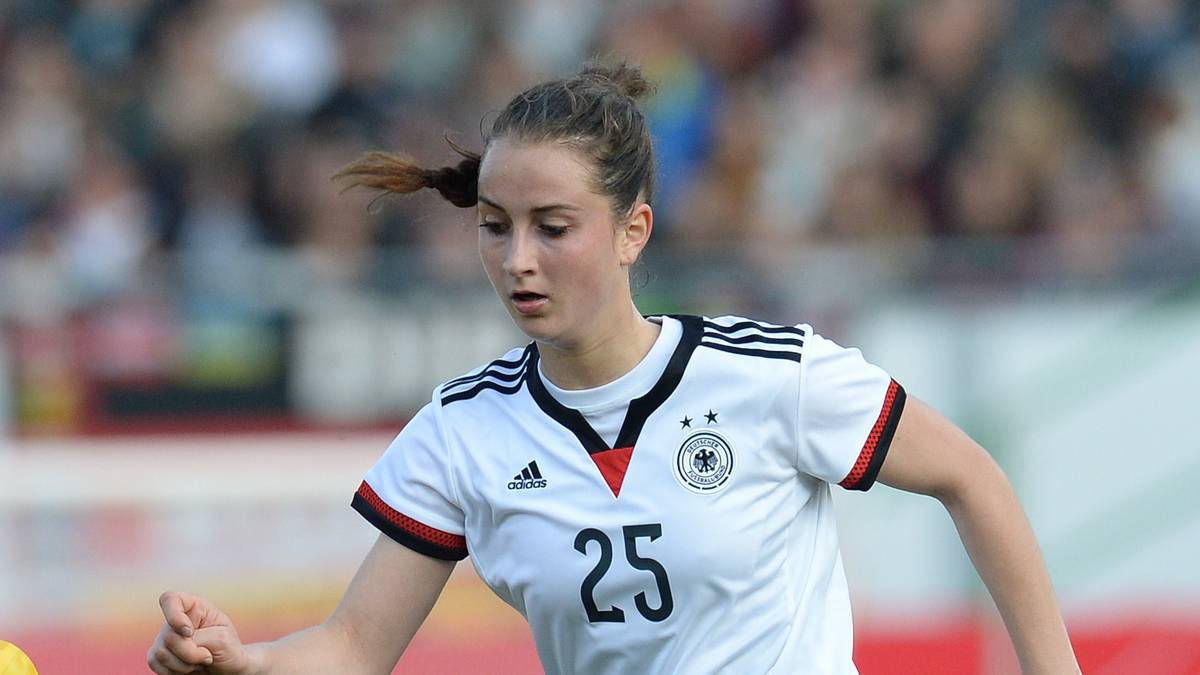 Sara Däbritz (Alter: 20, Verein: SC Freiburg, Länderspiele: 15, Tore: 0)