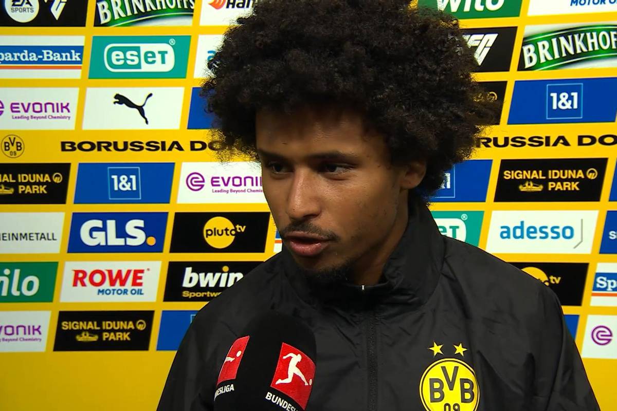 Nach dem Sieg von Borussia Dortmund gegen den VfL Wolfsburg spricht Karim Adeyemi über seinen Jubel mit der Eckfahne.