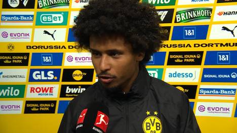 Nach dem Sieg von Borussia Dortmund gegen den VfL Wolfsburg spricht Karim Adeyemi über seinen Jubel mit der Eckfahne.