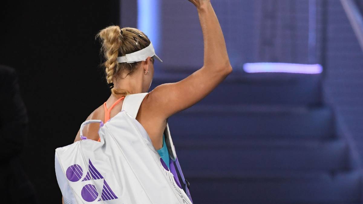 Doch mit dem Beginn des Jahres 2017 ist die Herrlichkeit vorbei. Als Titelverteidigerin scheitert Kerber bei den Australian Open im Achtelfinale an Coco Vandeweghe. Sie erreicht in der gesamten Saison nur ein Finale, der Sturz von Weltranglistenposition eins erfolgt kurz nach Melbourne. Zwar kehrt sie wegen Williams' Babypause zwischenzeitlich auf den Platz an der Sonne zurück, doch nach Wimbledon nimmt ihr Karolina Pliskova diesen ab