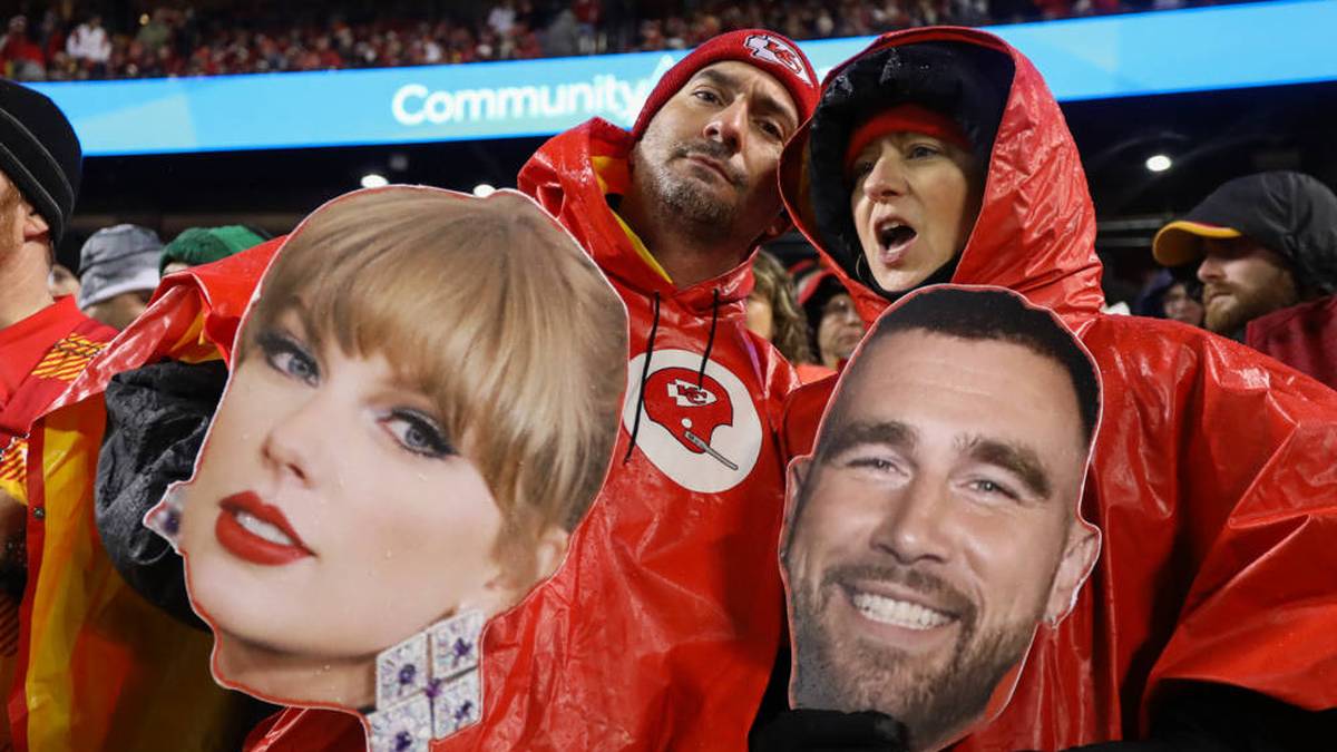 Chiefs-Insider Steve Walls von Sideline Sports Talk Network spricht über die Beziehung von Taylor Swift und Travis Kelce - und erklärt, was die Leute in Kansas City vom Hype um das NFL-Traumpaar halten.