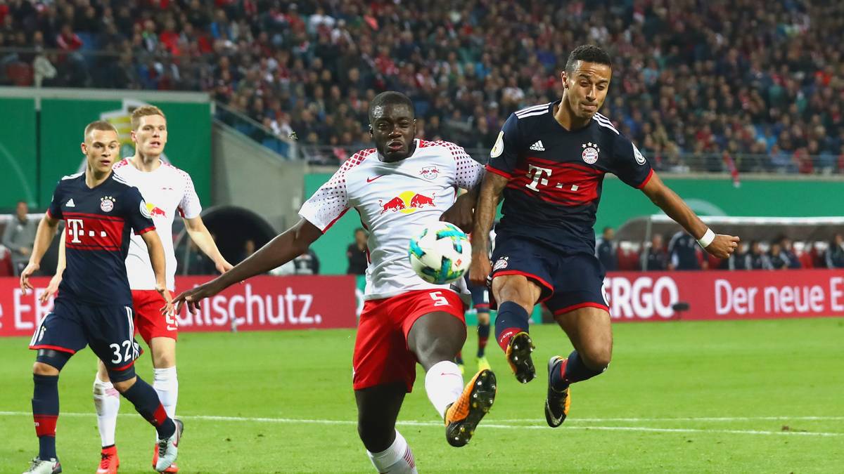 DAYOT UPAMEMECANO (Leipzig, 19): Der französische Innenverteidiger ist absoluter Stammspieler bei RB und hat sich bereits in die Notizbücher zahlreicher Top-Klubs wie Barcelona gespielt. Stärken: Ruhe, Zweikampfstärke, guter Aufbau und Abgezocktheit