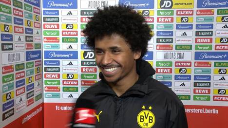 Dortmund-Angreifer Karim Adeyemi antwortet verlegen auf die Frage, für wen sein Torjubel gegen den 1. FC Union Berlin war.