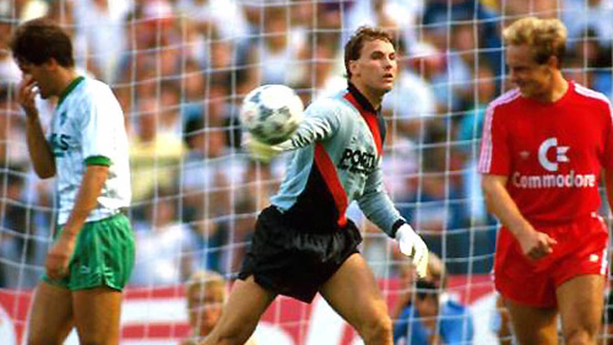 Der Bremer Schlussmann hält in der Saison 1987/1988 seinen Kasten 641 Minuten sauber