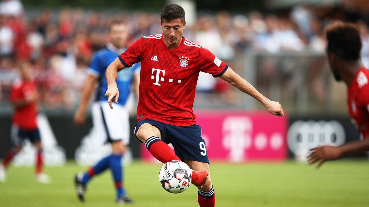 ROBERT LEWANDOWSKI: Bekam im Trainingslager nochmal eine Ansage, dass er bei Bayern zu bleiben hat. Wirkte im Training in sich gekehrt, nahezu isoliert. Gab dennoch Vollgas. Die große Frage bei ihm: Kann er sich nach der Wechsel-Absage dauerhaft für Bayern motivieren? Supercup-Form: 90 Prozent