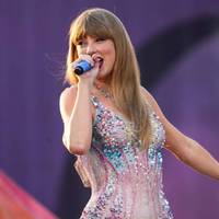 US-Superstar Taylor Swift soll sich angeblich heimlich mit NFL-Star Travis Kelce von den Kansas City Chiefs getroffen haben. Zwischen den beiden gibt es eine Vorgeschichte.