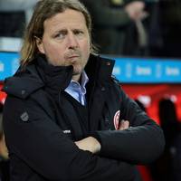 Trainer Bo Henriksen hat mit dem FSV Mainz 05 im Abstiegskampf die Kurve bekommen. Doch der Coach warnt.